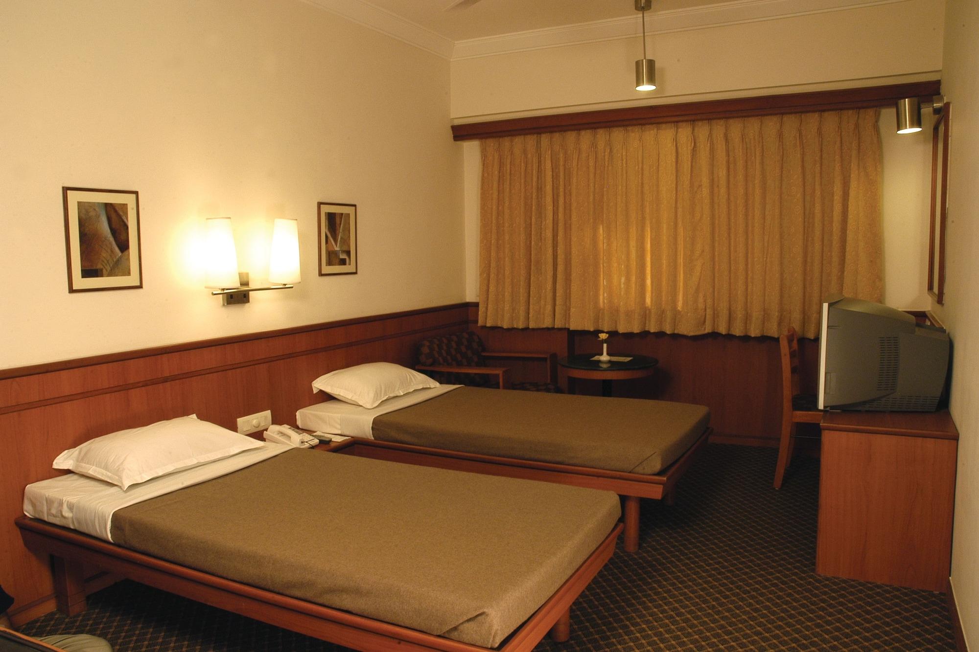Hotel Skylon Ahmedabad Luaran gambar