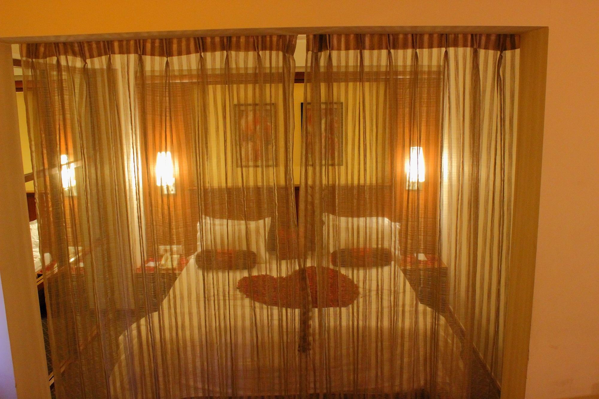 Hotel Skylon Ahmedabad Luaran gambar