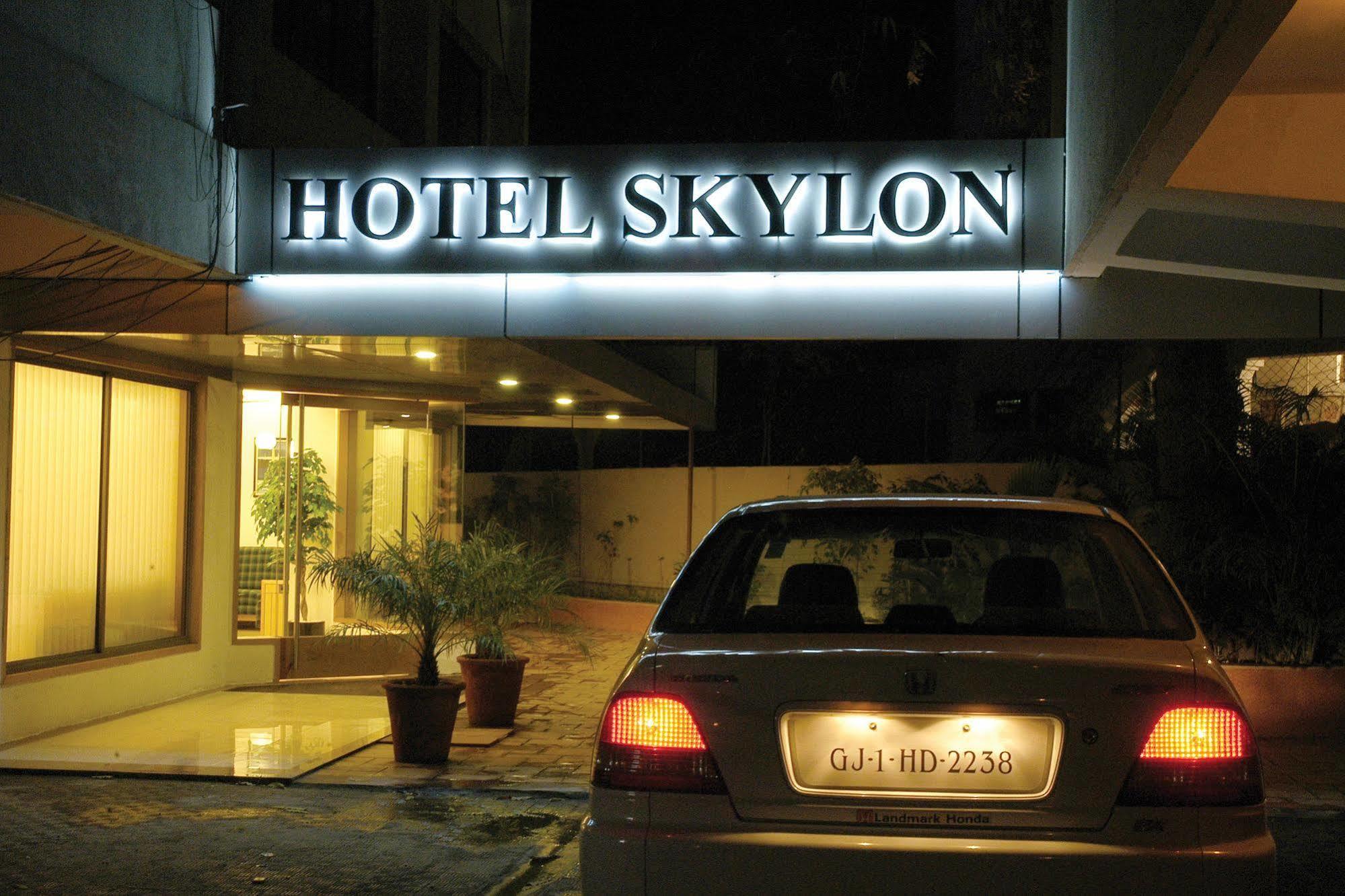 Hotel Skylon Ahmedabad Luaran gambar