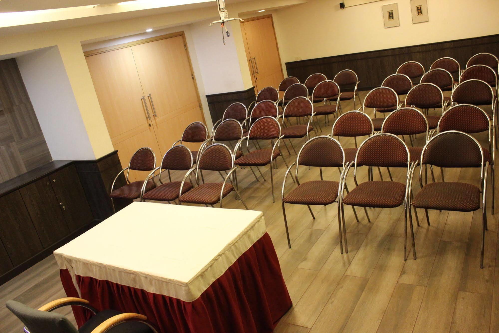 Hotel Skylon Ahmedabad Luaran gambar