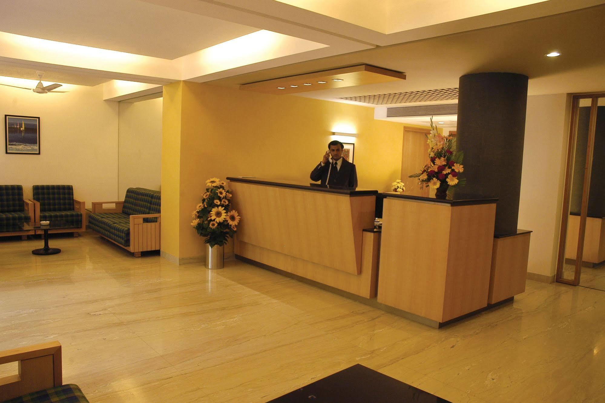 Hotel Skylon Ahmedabad Luaran gambar