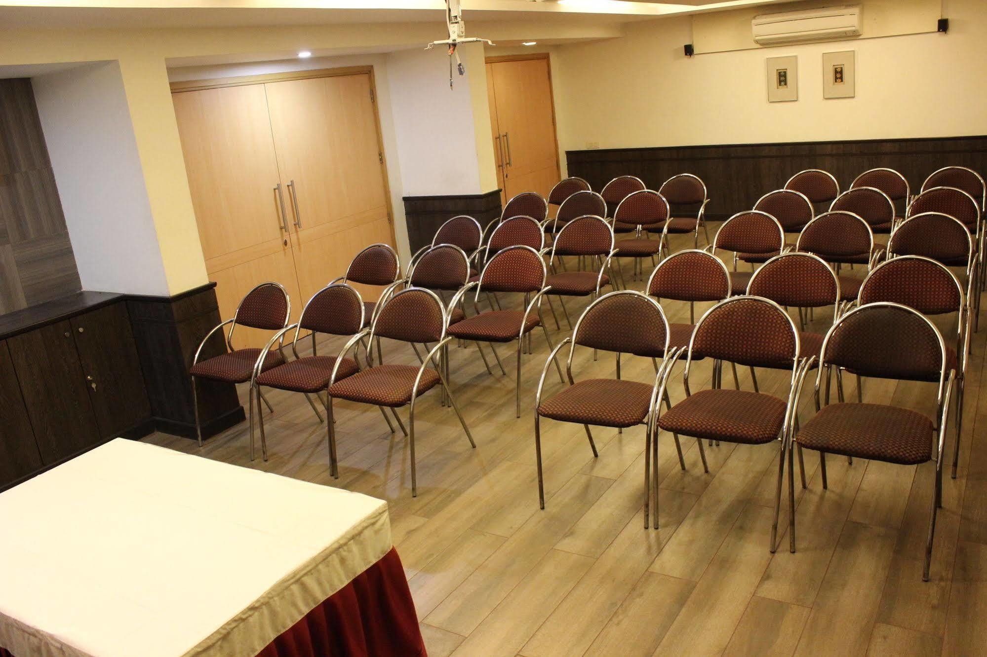 Hotel Skylon Ahmedabad Luaran gambar