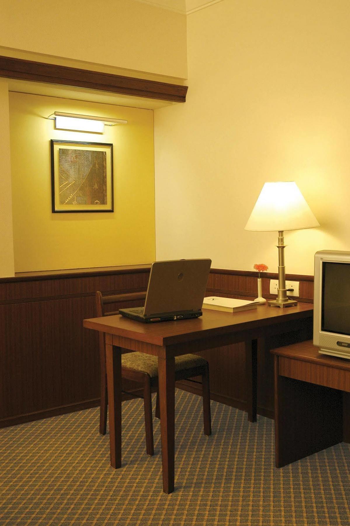 Hotel Skylon Ahmedabad Luaran gambar